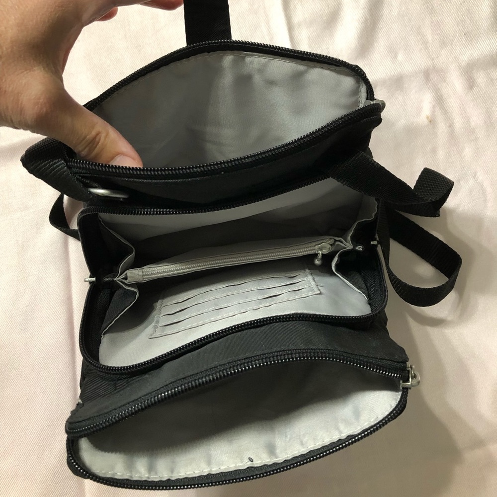Baggallini black purse - Picture 3 of 4